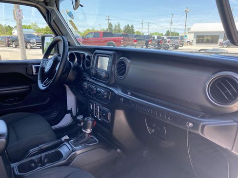 Used 2018 Jeep Wrangler Unlimited Sport S AWD/4WD image 37