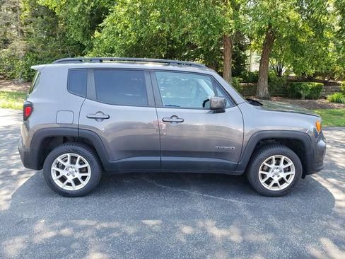 Used 2019 Jeep Renegade Latitude w/ Cold Weather Group AWD/4WD image 2