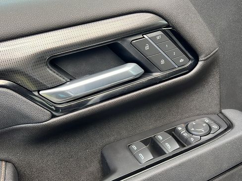 Certified 2025 GMC Sierra 2500 AT4 AWD/4WD image 18