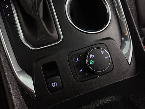 Used 2023 Chevrolet Traverse LT w/ LT Premium Package image 17