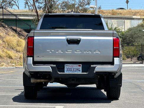 Used 2025 Toyota Tacoma SR5 AWD/4WD image 4