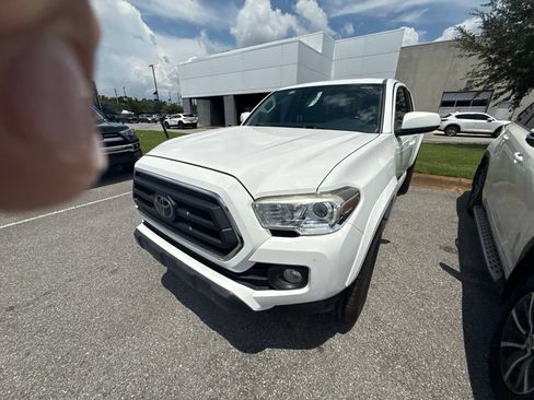 Used 2020 Toyota Tacoma SR5 RWD image 1