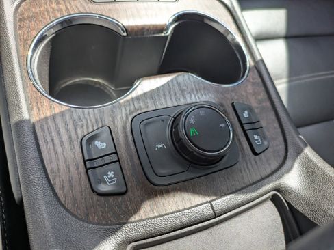 Used 2023 GMC Acadia Denali w/ Black Diamond Edition image 23