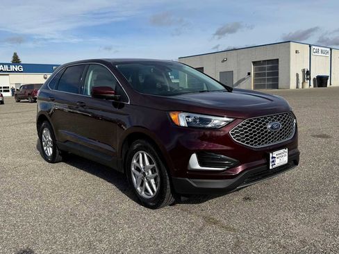 Used 2023 Ford Edge SEL image 2