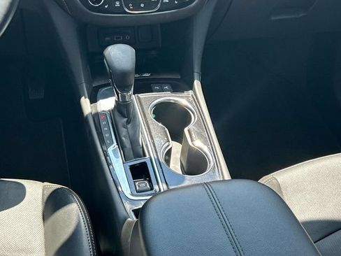 Used 2023 Chevrolet Equinox Premier FWD image 17
