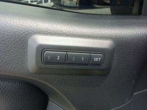 Used 2019 Nissan Titan PRO-4X w/ Pro-4x Convenience Package AWD/4WD image 17