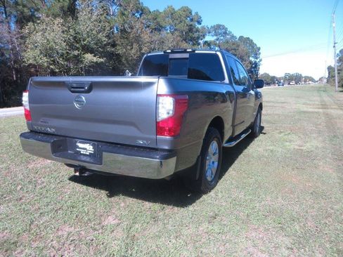 Used 2017 Nissan Titan SV RWD image 6