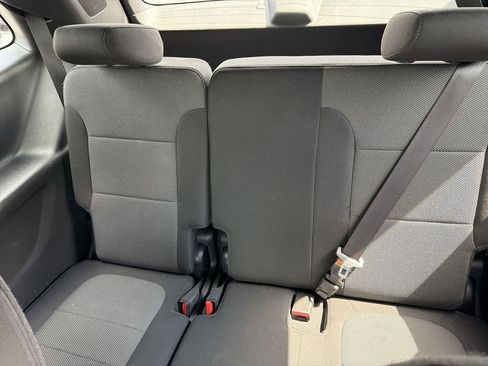 Used 2023 Chevrolet Traverse LT FWD image 28