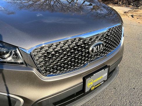 Used 2018 Kia Sorento LX image 31