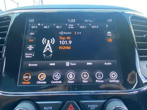 Used 2021 Jeep Grand Cherokee Laredo X image 21