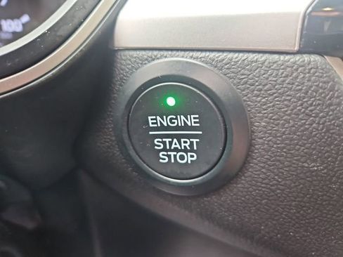 Used 2020 Ford Escape SE image 17