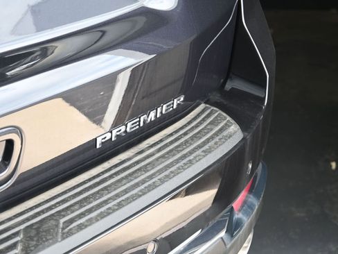 New 2025 Chevrolet Suburban Premier image 14