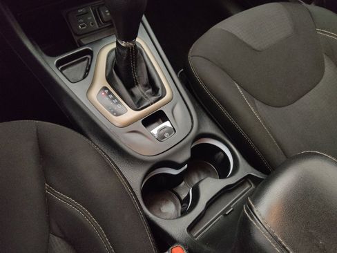 Used 2015 Jeep Cherokee Latitude w/ Comfort/Convenience Group FWD image 26