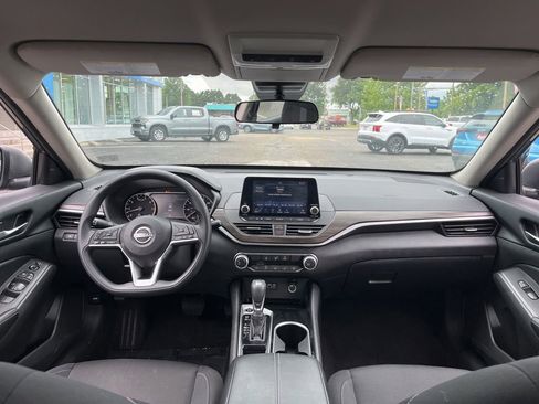 Used 2024 Nissan Altima 2.5 SV FWD image 47