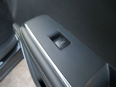 Used 2025 GMC Acadia Elevation image 25