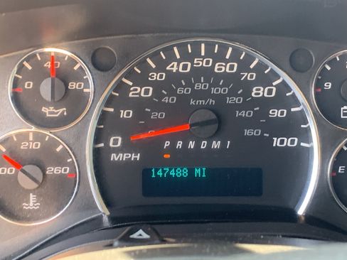 Used 2017 Chevrolet Express 3500 RWD image 21