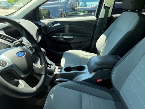 Used 2016 Ford Escape SE w/ Equipment Group 201A FWD image 6