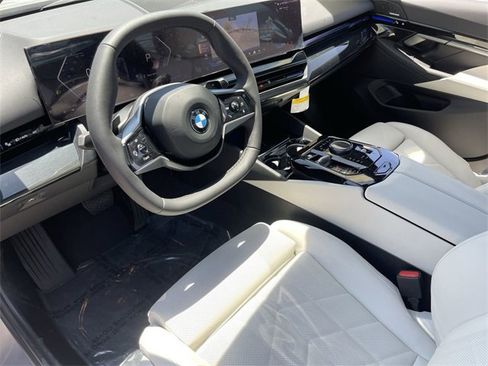 New 2025 BMW 530i image 18