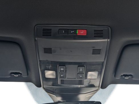 Certified 2025 Volkswagen Jetta Sport FWD image 30