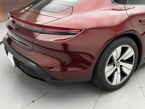 Used 2022 Porsche Taycan image 40