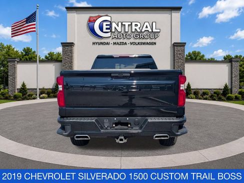 Used 2019 Chevrolet Silverado 1500 Custom Trail Boss w/ Custom Convenience Package AWD/4WD image 7
