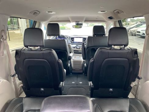 Used 2024 Chrysler Pacifica Touring-L FWD image 20