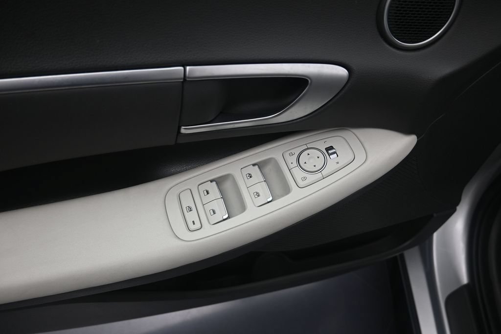 Used 2025 Hyundai Sonata SEL FWD image 11
