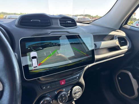 Used 2016 Jeep Renegade Limited FWD image 16