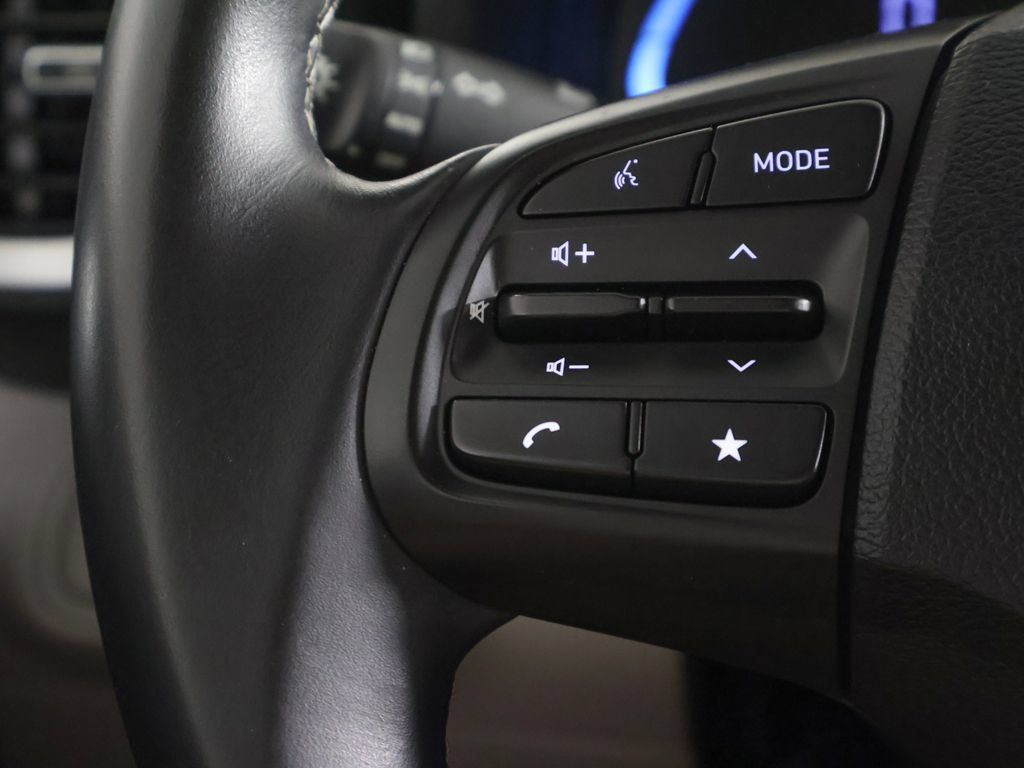 Certified 2026 Hyundai Venue SEL FWD image 35