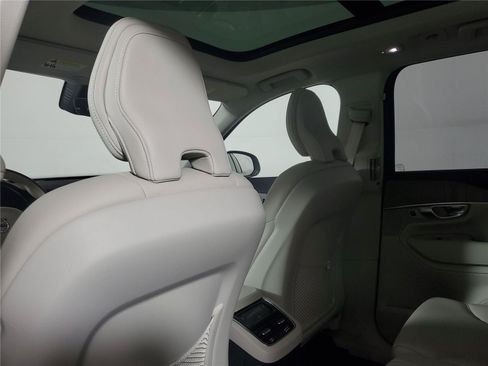 Certified 2025 Volvo XC90 B6 Plus w/ Protection Package Premier AWD/4WD image 14