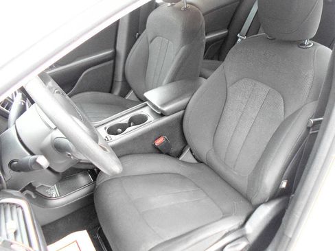 Used 2016 Chrysler 200 Limited image 10