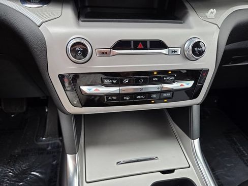 Used 2023 Ford Explorer XLT w/ Equipment Group 202A RWD image 26