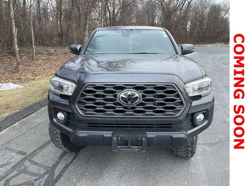 Used 2021 Toyota Tacoma TRD Off-Road image 2
