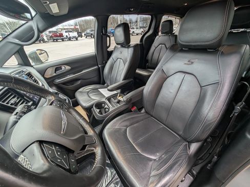 Used 2020 Chrysler Pacifica Touring-L w/ Advanced Safetytec Group image 14