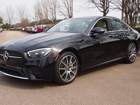 Used 2023 Mercedes-Benz E 350 4MATIC Sedan image 3