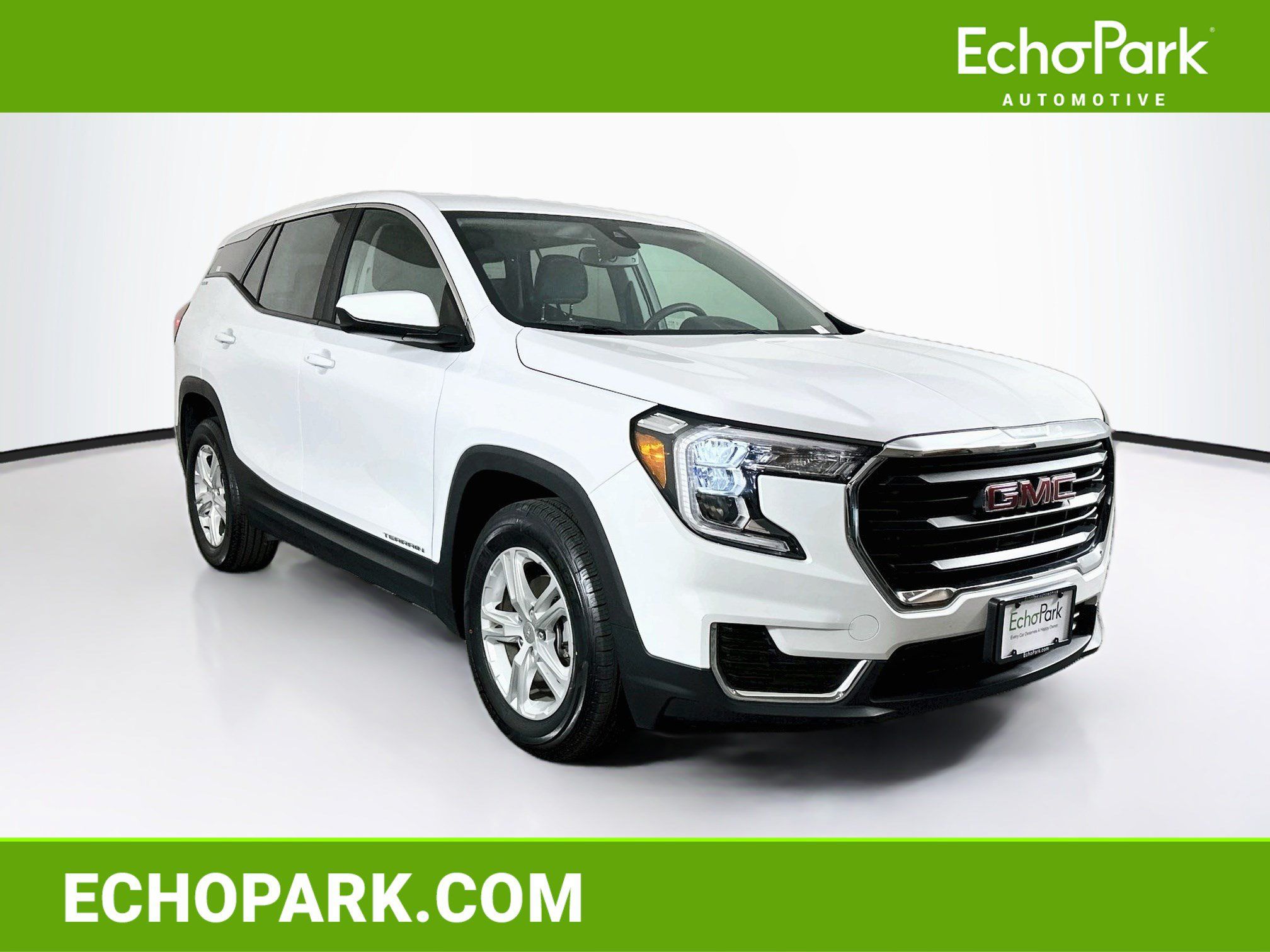 Used 2024 GMC Terrain SLE FWD image 1