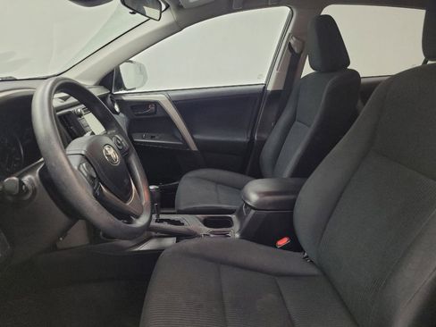 Used 2018 Toyota RAV4 LE FWD image 17