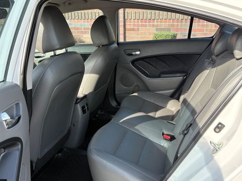 Used 2017 Kia Forte EX FWD image 7