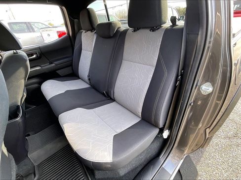 Used 2022 Toyota Tacoma TRD Sport w/ Technology Package AWD/4WD image 25