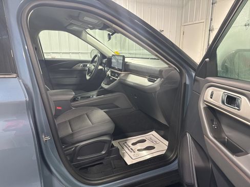 Used 2026 Ford Explorer Active AWD/4WD image 8