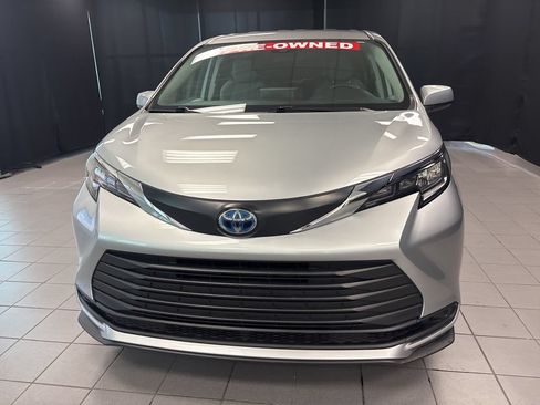 Used 2024 Toyota Sienna LE FWD image 9