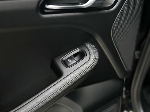 Used 2018 Porsche Macan AWD/4WD image 16