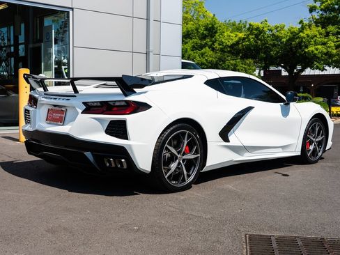 Used 2022 Chevrolet Corvette Stingray Preferred Cpe w/ Z51 Performance Package RWD image 6