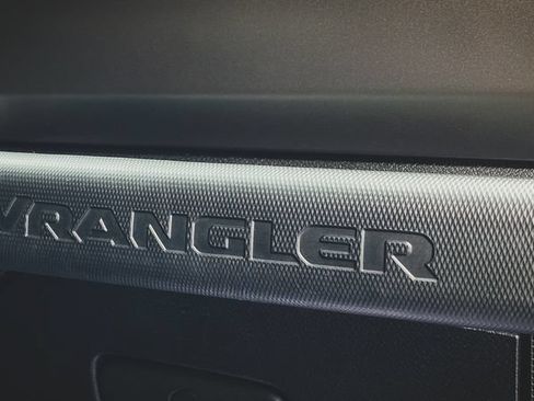 Used 2020 Jeep Wrangler Sport AWD/4WD image 29