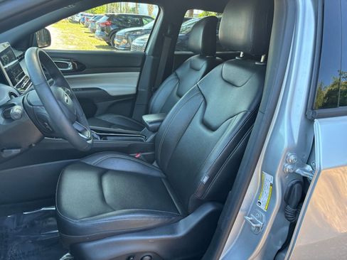 Used 2025 Jeep Compass Limited AWD/4WD image 37