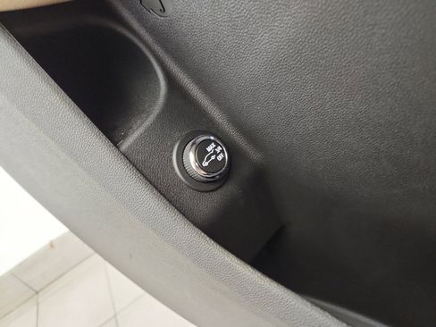 Used 2024 Cadillac XT4 Luxury w/ Cold Weather Package image 10