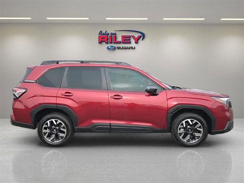 Certified 2025 Subaru Forester Premium image 6