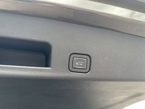 Used 2024 Chevrolet Traverse RS image 12