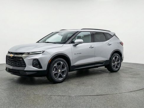 Used 2025 Chevrolet Blazer LT FWD image 3