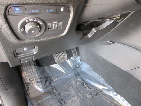 Used 2024 Jeep Grand Cherokee Trailhawk AWD/4WD image 35